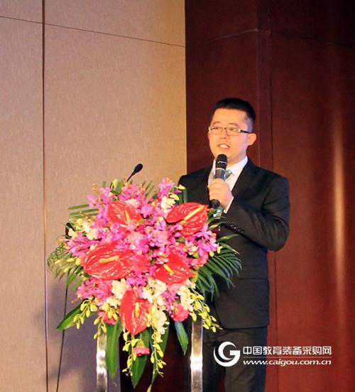 瑞士万通中国产品经理孙焕先生,李致伯先生,雷涛先生,李晓云女士,他们