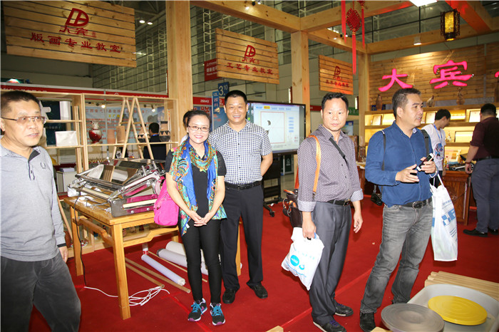 大宾美术高颜值亮相福州普教展