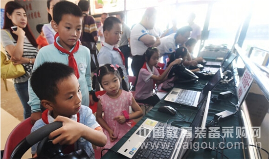 丰富暑期生活 上海举办科技环保进社区活动