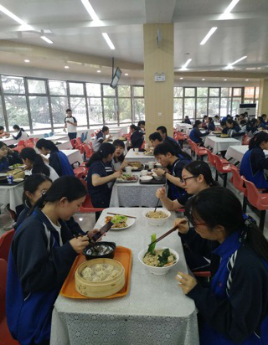 北京八十中开创学校食堂管理新模式