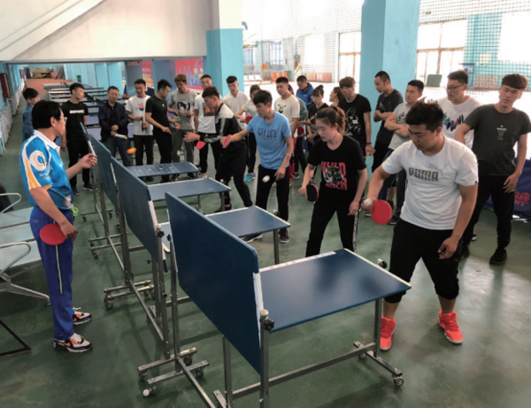蘭州市白銀路小學“小球玩轉小場地”