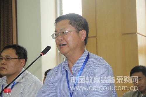 云南大学现代分析测试中心主任林军教授发言