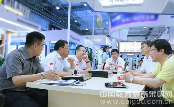 一言不合就圍觀 翰博爾青島展閃耀全場