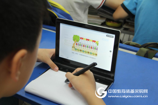 人工智能深入课堂 推动教学方式变革