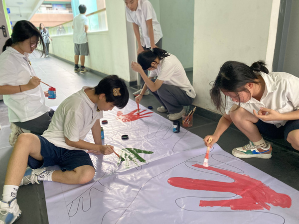 不一般！廣州市為明學校國際部百人繪巨畫獻禮教師節