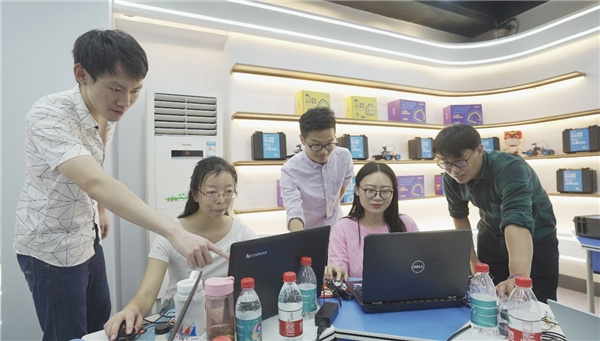 成就NOC智能駕駛大賽盛況的背后：威盛創造栗專業老師和專家團隊的全力堅守