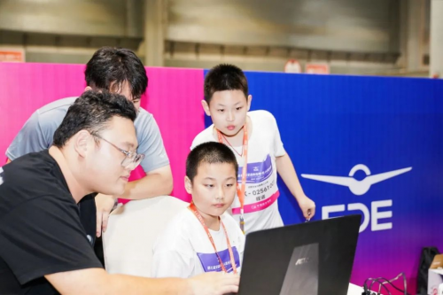 全國青少年無人機大賽：心系教育，高巨創新為青少年插上夢想飛翼