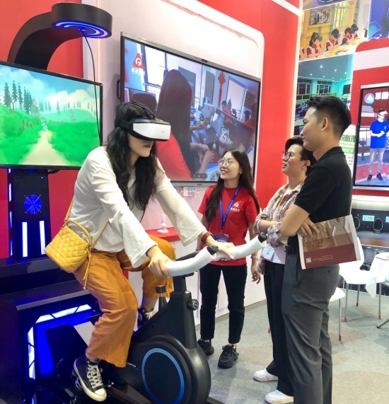 专业VR教育厂商嘉莲VR亮相中国教育装备展，获得客户一致好评