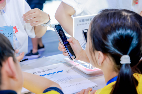 有道詞典筆新品X7預售賣爆 全能AI家教成暑期學習新選擇