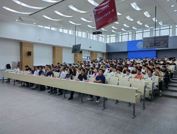 吉林大學體育學院迎接2023級本科生