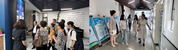 南京航空航天大學圖書館領導帶新生和家長參觀圖書館