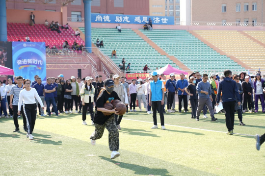 大连海事大学举办2023年“中国银行杯”体育嘉年华暨趣味运动会