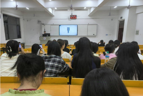 江西职业技术大学经济管理学院开展“飞花绽放，诗韵流转”主题活动
