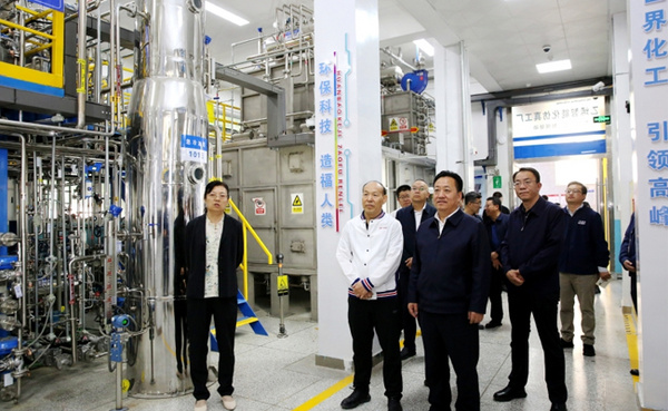 1747993258979403.jpg 兰州市副市长刘凤恒一行来兰州石化职业技术大学调研