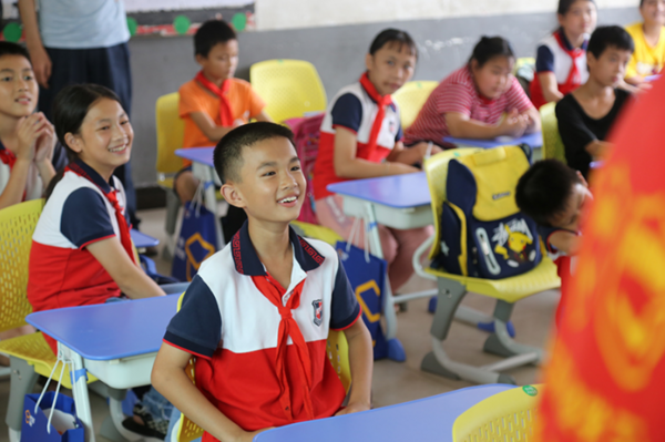愛心助學，情暖“六一”丨博士有成對岑溪市大公小學捐資助學