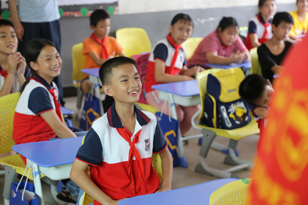 爱心助学，情暖“六一”丨博士有成对岑溪市大公小学捐资助学