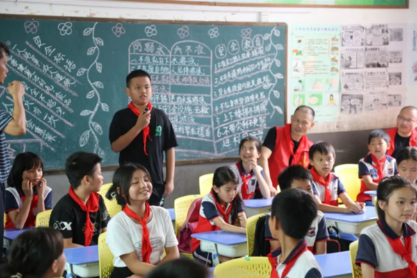 愛心助學，情暖“六一”丨博士有成對岑溪市大公小學捐資助學
