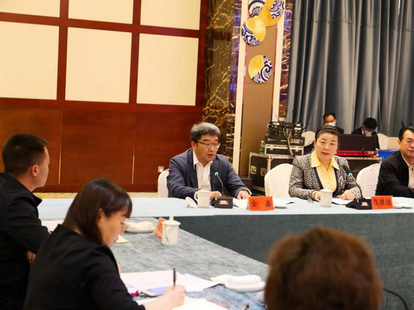 學大教育集團CEO金鑫陪同民進中央主席蔡達峰赴貴州安龍縣開展定點幫扶項目調研