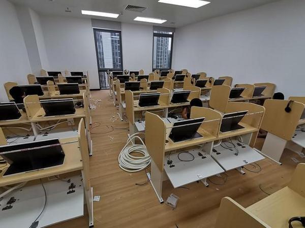 廣東外語外貿大學知識城校區進德樓課室改造為語音實驗室