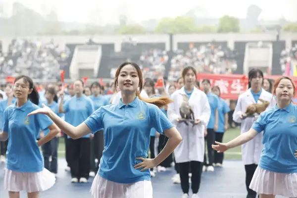 重慶師范大學舉辦第五十七屆春季田徑運動會