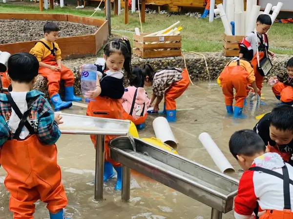 優化教育裝備，共筑樸美樂園| 龍灣八幼迎接溫州市教育裝備達標園創建評估驗收