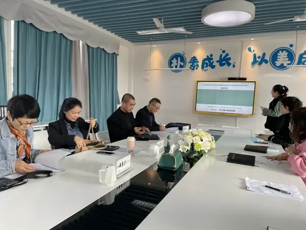 優化教育裝備，共筑樸美樂園| 龍灣八幼迎接溫州市教育裝備達標園創建評估驗收