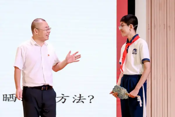 红门路学校师生在2024城市中小学科学教育合作发展大会进行精彩展示