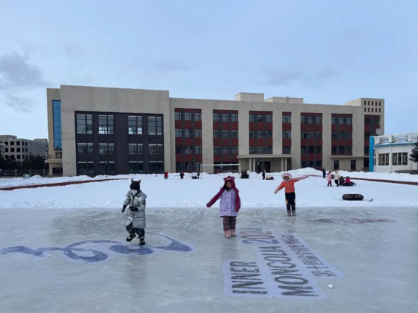 內蒙古呼倫貝爾市海拉爾區校園冰雪活動熱度再升溫
