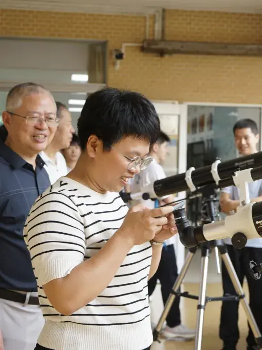 專家調研指方向，科學教育賦能——全國中小學科學教育實驗區專家蒞臨容山中學調研指導