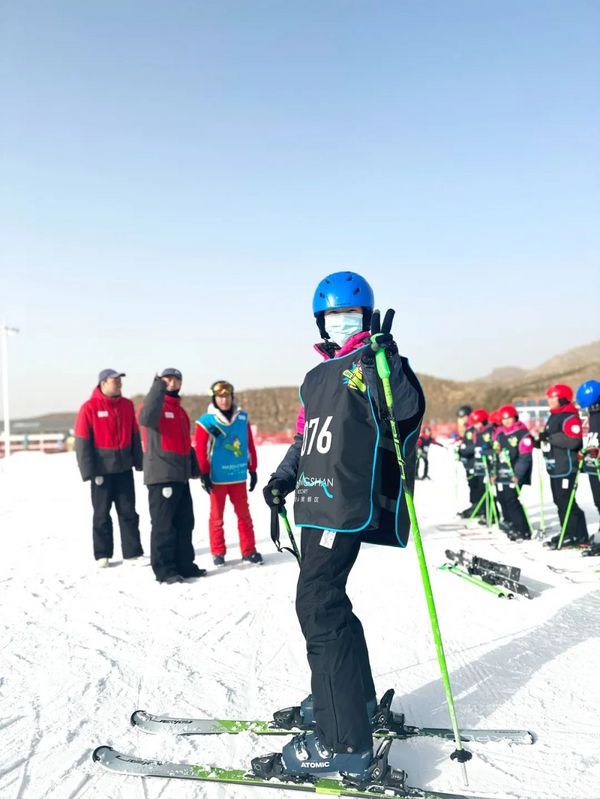 冰雪运动进校园 | 一起走进呼和浩特市中小学滑雪研学实践活动