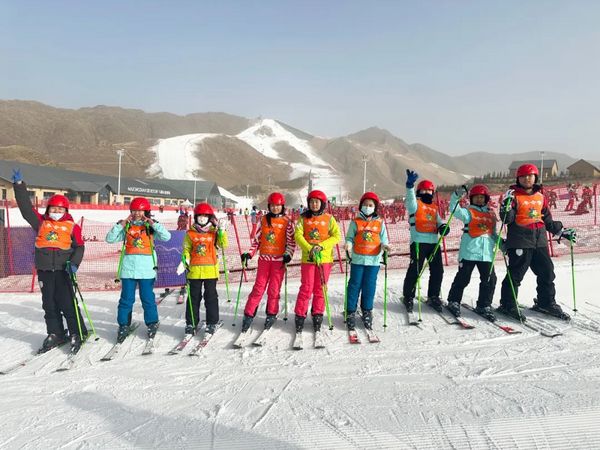 冰雪运动进校园 | 一起走进呼和浩特市中小学滑雪研学实践活动