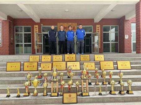 新疆巴州小學生在自治區校園足球聯賽取得優異成績