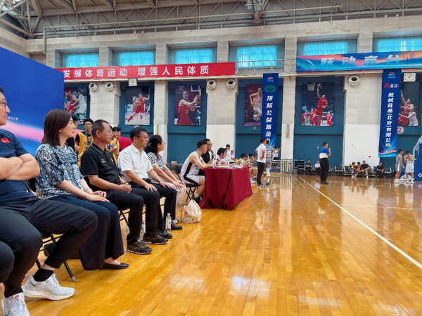 首都经济贸易大学篮球队受邀参加“跃动京台 青出于篮”京台青年篮球友谊赛