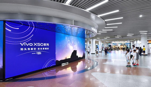 vivo X50星空作品展正式亮相于廣州地鐵站，暗光成像能力超強
